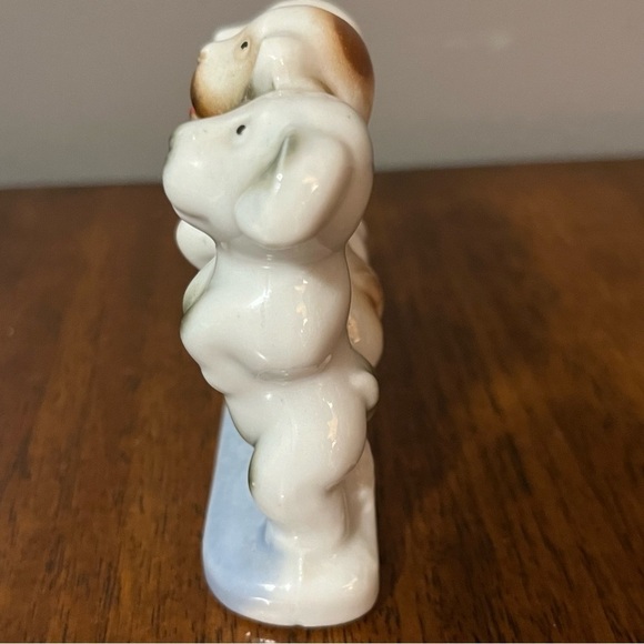 Vintage porcelain Figurine Of Three Standing/Begging Dogs. Stamped Japan - Picture 4 of 9